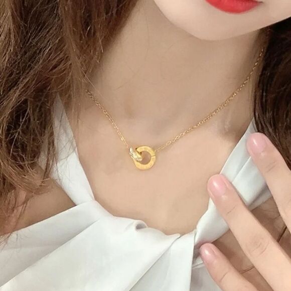 18k Gold Plated Cubic Zirconia Roman Numeral Round Pendant Necklace - Picture 2 of 5